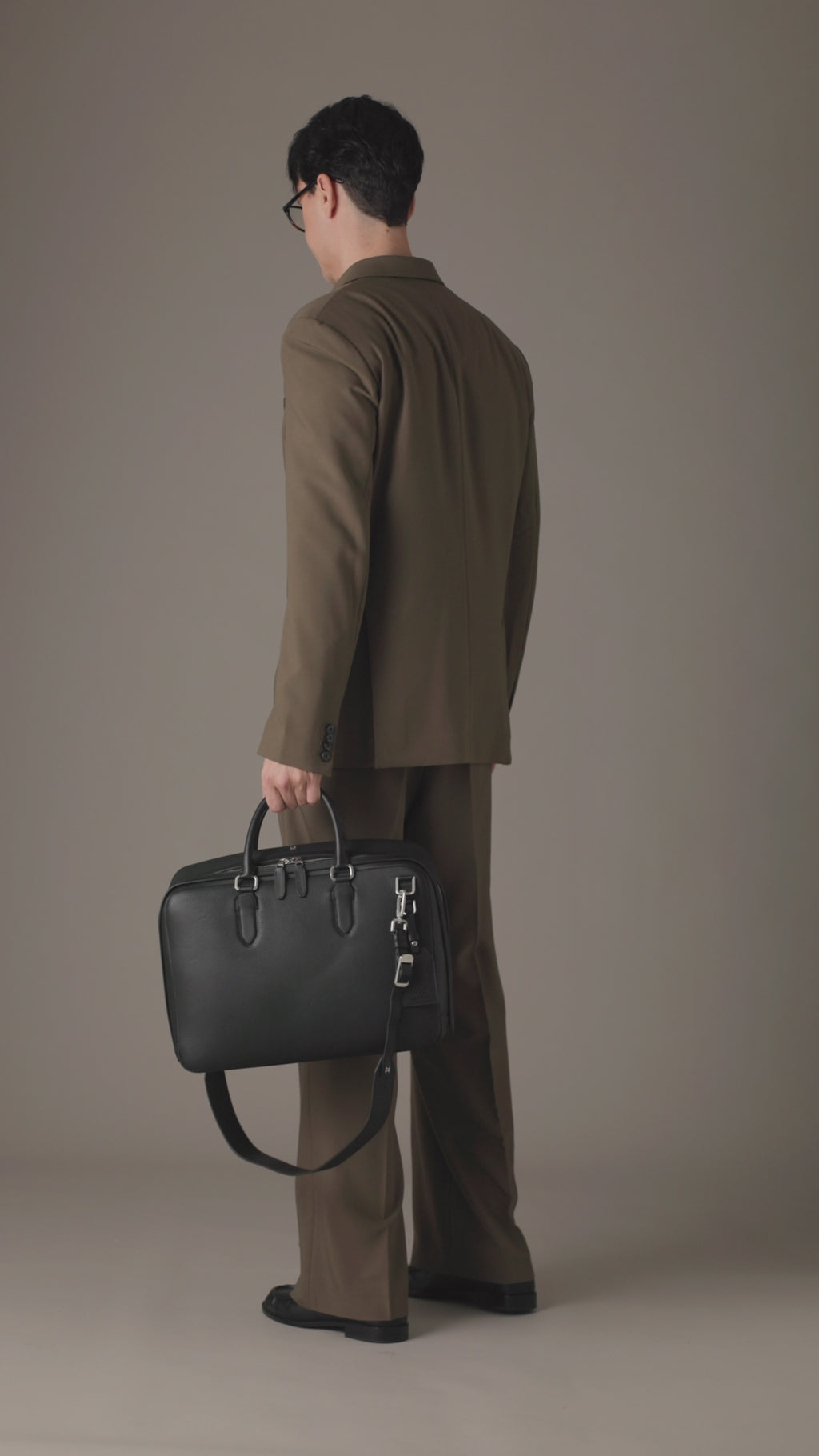 Briefcase black#Color_Black